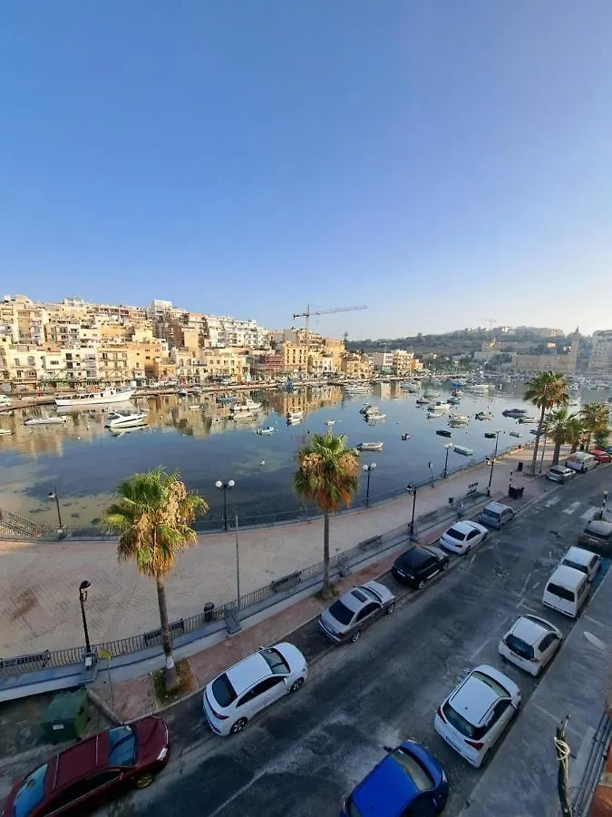 B&S Accommodation Seafront Duplex Penthouse Marsaskala