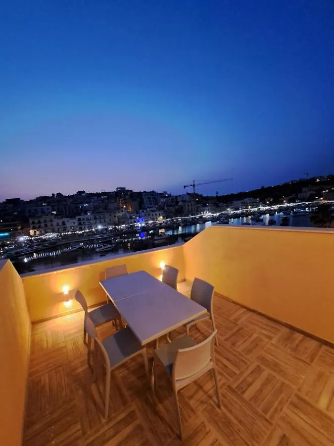 B&S Accommodation Seafront Duplex Penthouse Marsaskala